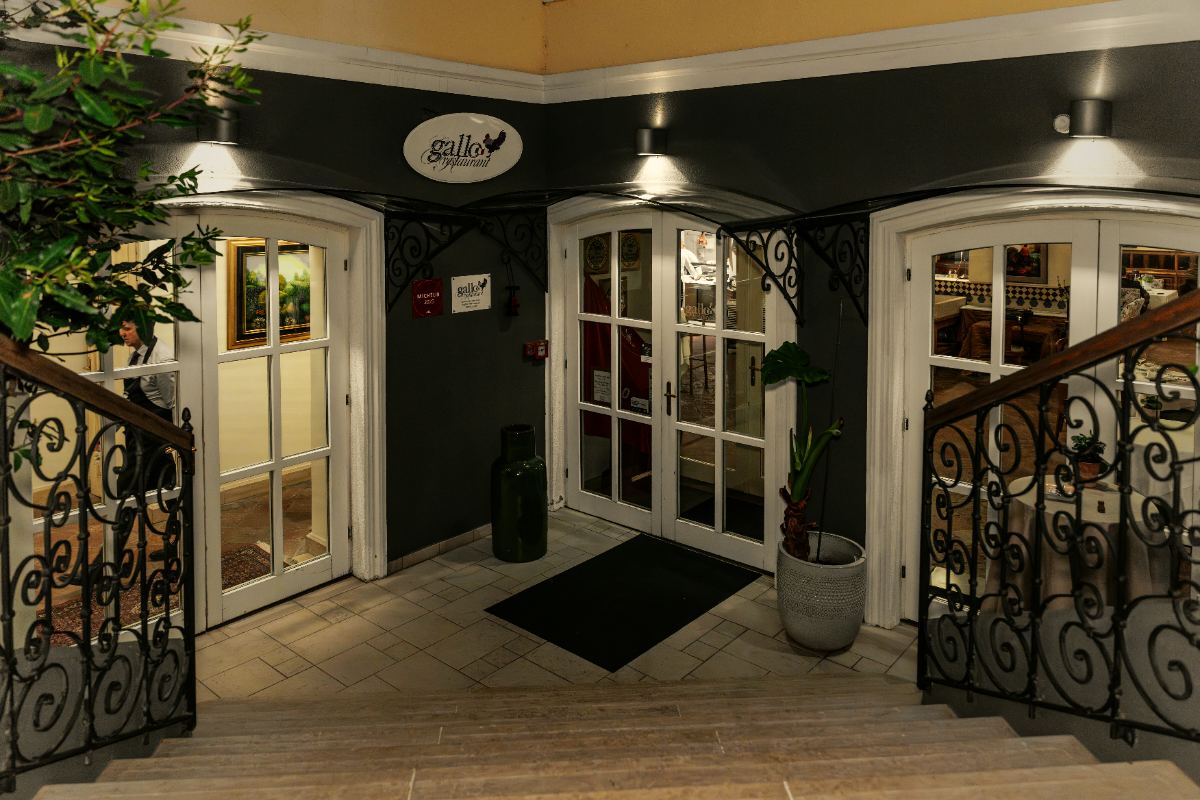 Ulaz u restoran kroz dvor
